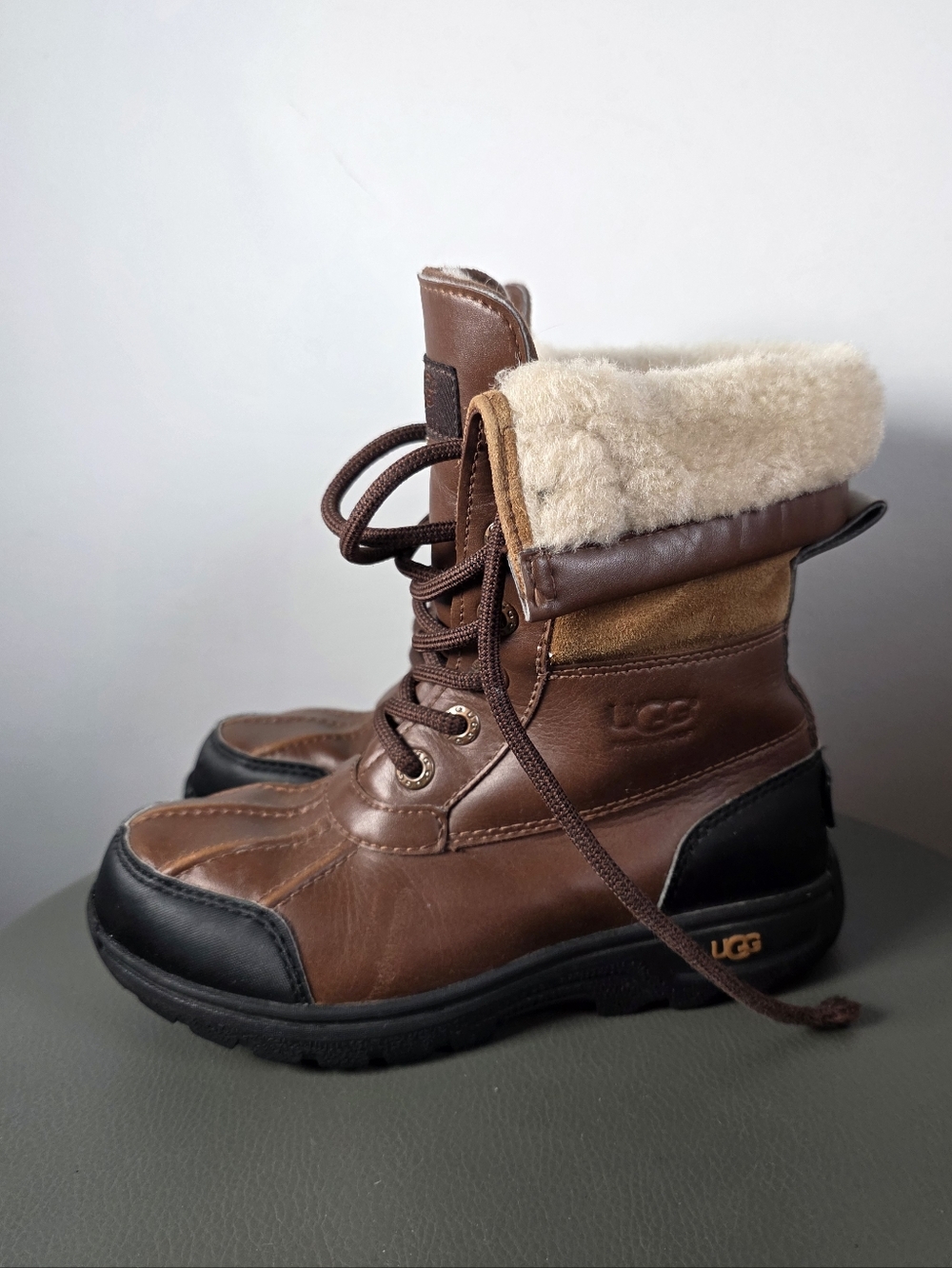 UGG Kids Winter Boots Brown Leather Shearling Lined Lace Up Waterproof Snow Boot